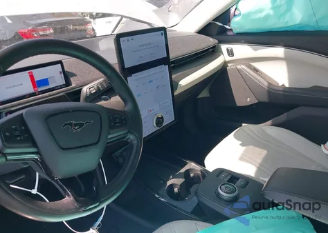 2023 Ford Mustang Mach-E Premium z USA, uszkodzony, nr VIN 3FMTK3R45PMB01312